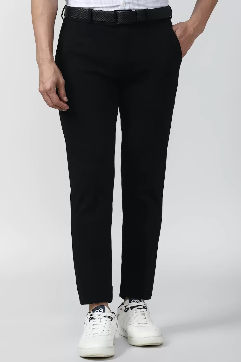 Buy Men Black Solid Regular Fit Trousers Online - 273840 | Peter England